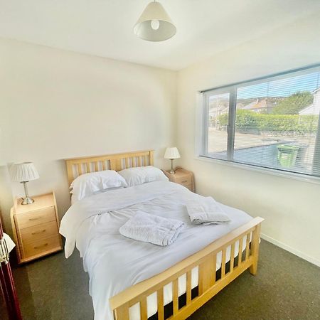 Cae Glas Apartments 홀리헤드 외부 사진
