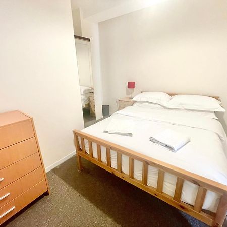 Cae Glas Apartments 홀리헤드 외부 사진